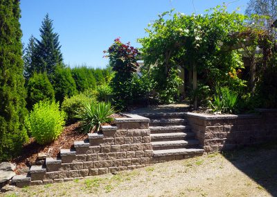 Inset stairs built with Pisa II blocks.