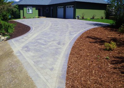 Perimeter bricks are a darker color to give it a framed in look.